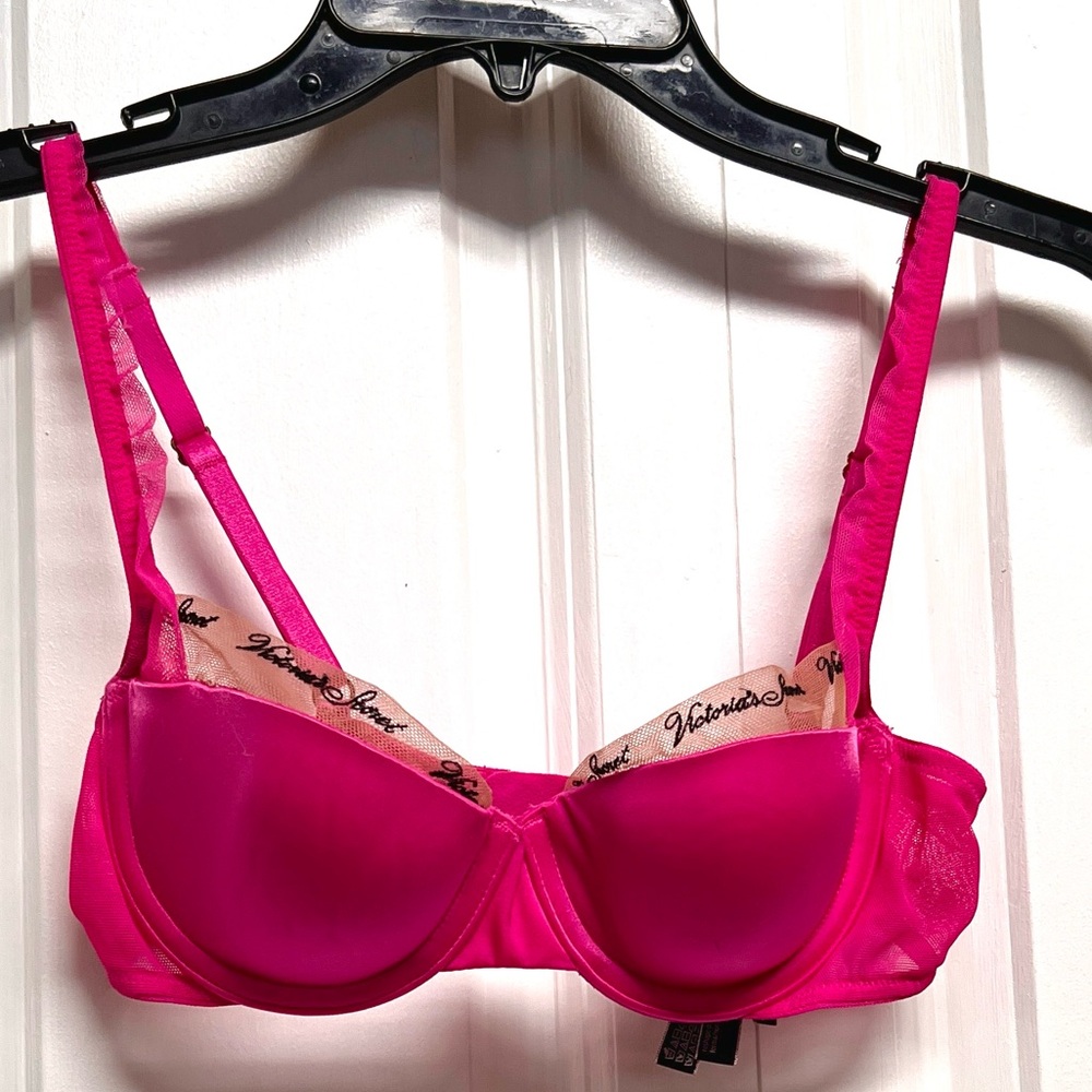 Victoria's Secret Very Sexy Bright Pink Underwire Push Up Bra size 32B